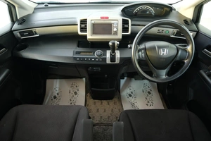 Минивэн Honda Freed 2013 года, 1189000 рублей, Омск