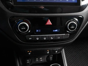 Седан Hyundai Solaris 2017 года, 1250000 рублей, Тюмень