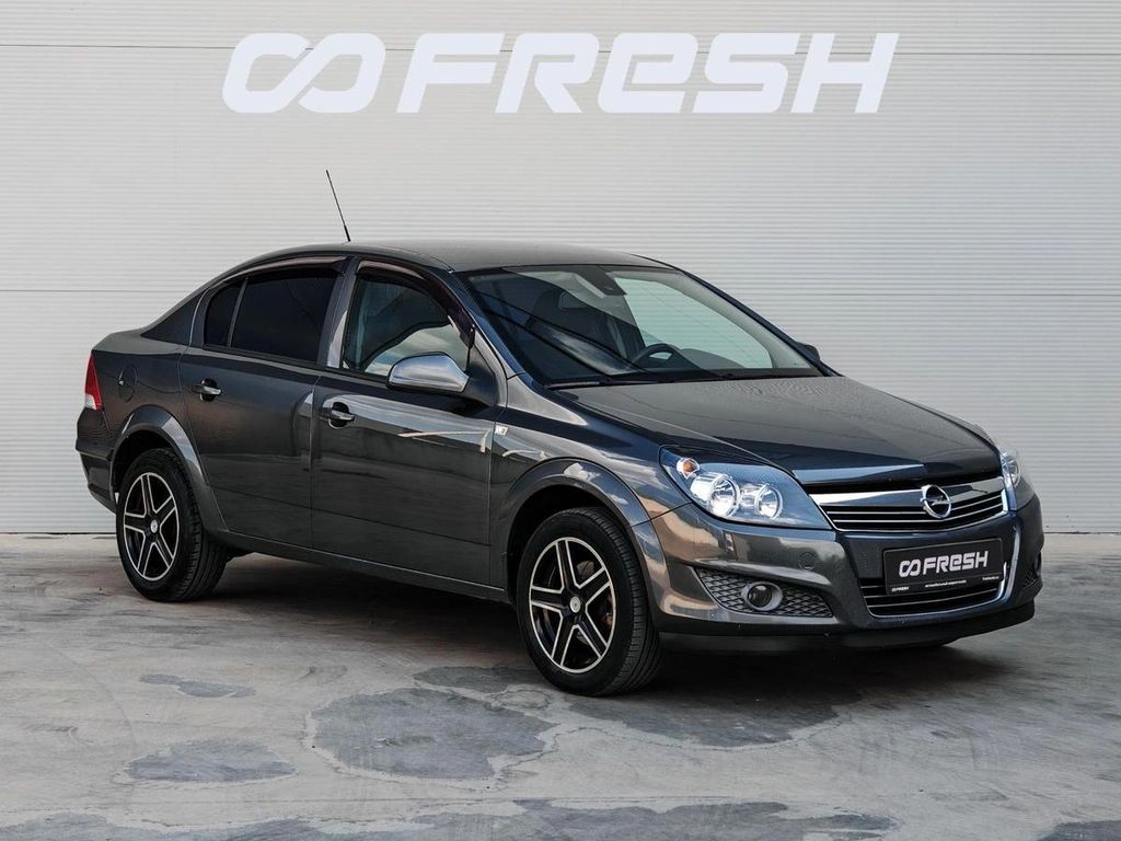Седан Opel Astra 2011 года, 640000 рублей, Краснодар