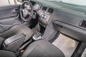Седан Volkswagen Polo 2017 года, 1049000 рублей, Томск
