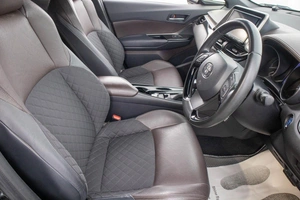 Внедорожник Toyota C-HR 2017 года, 2499000 рублей, Барнаул