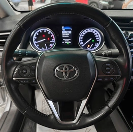 Седан Toyota Camry 2020 года, 2350000 рублей, Красноярск