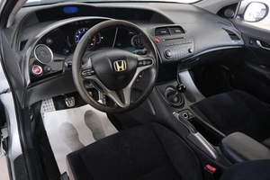 Хетчбэк Honda Civic 2007 года, 719000 рублей, Омск