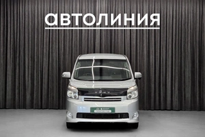 Минивэн Toyota Voxy 2010 года, 1390000 рублей, Красноярск