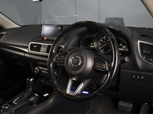 Седан Mazda Axela 2017 года, 1530000 рублей, Омск