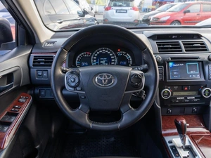 Седан Toyota Camry 2013 года, 1579000 рублей, Саратов
