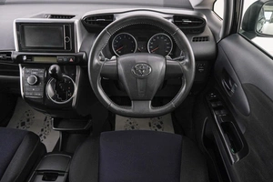 Минивэн Toyota Wish 2012 года, 1249000 рублей, Красноярск