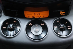 Внедорожник Toyota RAV4 2006 года, 1199000 рублей, Омск