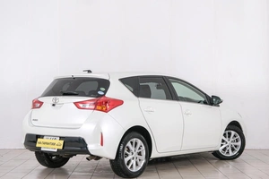 Хетчбэк Toyota Auris 2012 года, 1149000 рублей, Красноярск