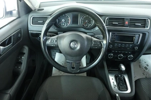 Седан Volkswagen Jetta 2013 года, 1039000 рублей, Омск