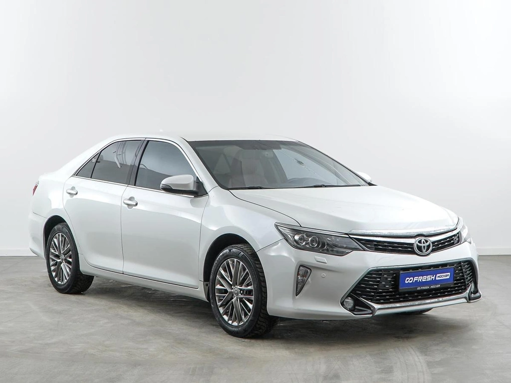 Седан Toyota Camry 2017 года, 1900046 рублей, Москва