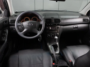 Седан Toyota Avensis 2007 года, 940000 рублей, Тюмень