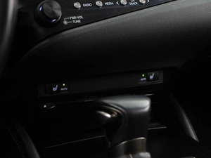 Седан Lexus ES 2019 года, 3689050 рублей, Москва