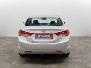 Седан Hyundai Avante 2011 года, 1050000 рублей, Красноярск