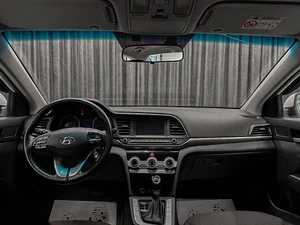 Седан Hyundai Elantra 2019 года, 1350000 рублей, Красноярск