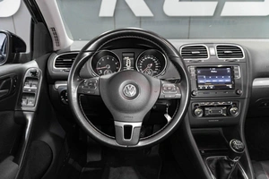 Хетчбэк Volkswagen Golf 2012 года, 899000 рублей, Петрозаводск