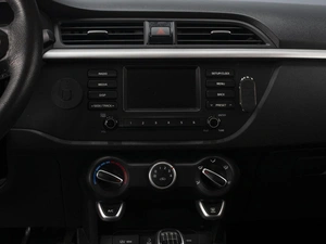 Хетчбэк Kia Rio X-Line 2018 года, 1250000 рублей, Омск