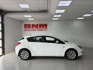 Хэтчбек Opel Astra 2011 года, 690000 рублей, Смоленск