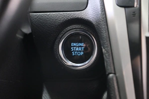 Седан Toyota Camry 2017 года, 2549000 рублей, Омск