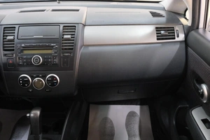 Хетчбэк Nissan Tiida 2011 года, 929000 рублей, Омск