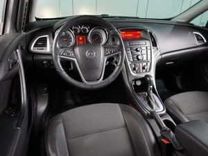 Хетчбэк Opel Astra 2013 года, 834000 рублей, Воронеж