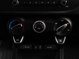Хетчбэк Kia Rio X-Line 2018 года, 1549000 рублей, Тюмень