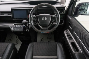 Минивэн Honda Stepwgn 2017 года, 2149000 рублей, Красноярск