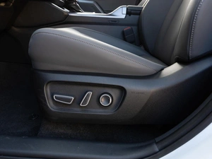Внедорожник Toyota RAV4 2026 года, 4299000 рублей, Саратов