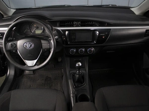 Седан Toyota Corolla 2014 года, 1100000 рублей, Омск