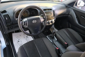 Седан Hyundai Elantra 2010 года, 719000 рублей, Омск
