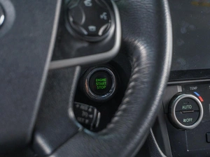 Седан Toyota Camry 2013 года, 1699000 рублей, Сургут