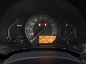 Хетчбэк Toyota Vitz 2017 года, 960000 рублей, Омск