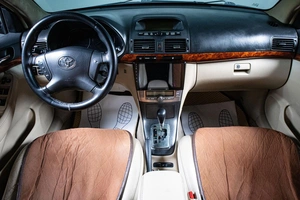 Седан Toyota Avensis 2005 года, 599000 рублей, Сургут
