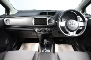 Хетчбэк Toyota Vitz 2013 года, 899000 рублей, Новосибирск