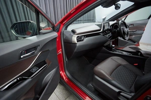 Внедорожник Toyota C-HR 2018 года, 2047000 рублей, Красноярск