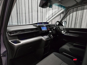 Минивэн Honda Stepwgn 2015 года, 1899000 рублей, Красноярск