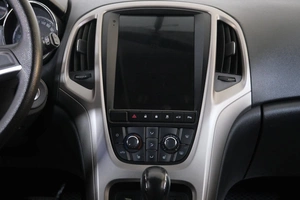 Универсал Opel Astra 2011 года, 769000 рублей, Омск