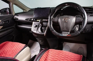 Минивэн Toyota Wish 2011 года, 1399000 рублей, Сургут