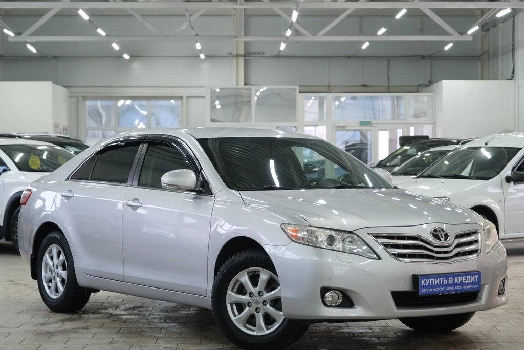 Седан Toyota Camry 2011 года, 1999000 рублей, Омск