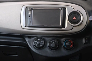 Хетчбэк Toyota Vitz 2011 года, 749000 рублей, Омск