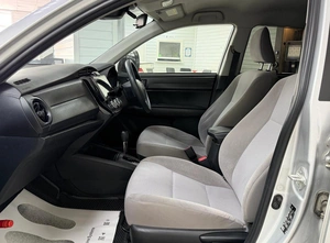 Седан Toyota Corolla Axio 2017 года, 980000 рублей, Ачинск