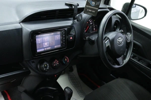 Хетчбэк Toyota Vitz 2017 года, 958000 рублей, Солонцы