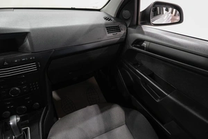 Седан Opel Astra 2010 года, 749000 рублей, Новокузнецк