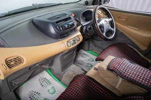 Минивэн Nissan Tino 2001 года, 289000 рублей, Томск
