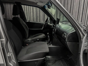 Внедорожник Chevrolet Niva 2018 года, 835000 рублей, Красноярск