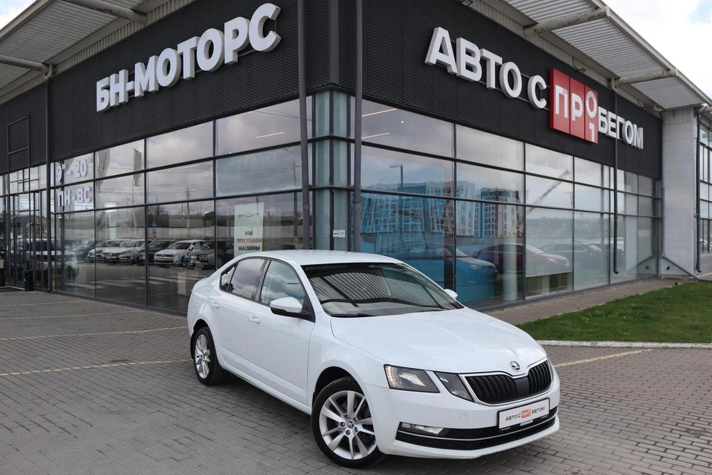 Хэтчбек Skoda Octavia 2017 года, 1880000 рублей, Мирное