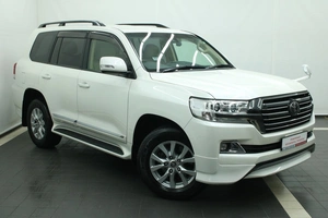 Внедорожник Toyota Land Cruiser 2017 года, 6640000 рублей, Красноярск