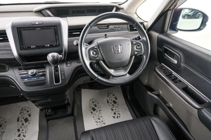 Минивэн Honda Freed 2017 года, 1539000 рублей, Красноярск