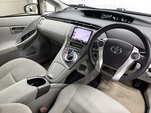 Лифтбек Toyota Prius 2015 года, 1290000 рублей, Барнаул