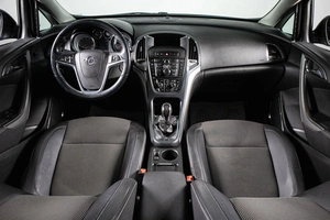 Хетчбэк Opel Astra 2011 года, 829000 рублей, Сургут